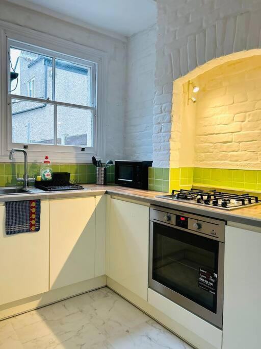 Elegant House In Stratford Apartment London Exterior photo